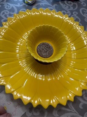 Bright Yellow Ceramic Sunflower chip dip bowl stunning